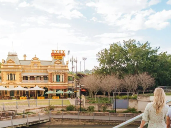 ブリスベン ランチリバークルーズ　名物ホテルでのランチ＋カンガルーポイントや市内中心部などの名所を船上から満喫！＜サウスバンク発＞