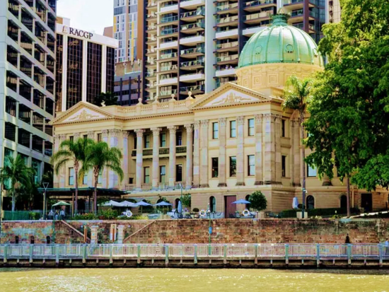 ブリスベン ランチリバークルーズ　名物ホテルでのランチ＋カンガルーポイントや市内中心部などの名所を船上から満喫！＜サウスバンク発＞