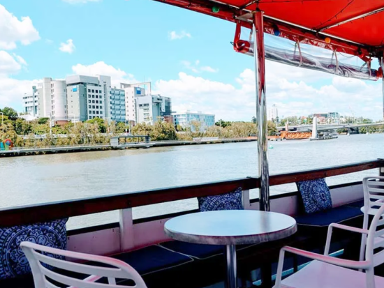 ブリスベン ランチリバークルーズ　名物ホテルでのランチ＋カンガルーポイントや市内中心部などの名所を船上から満喫！＜サウスバンク発＞