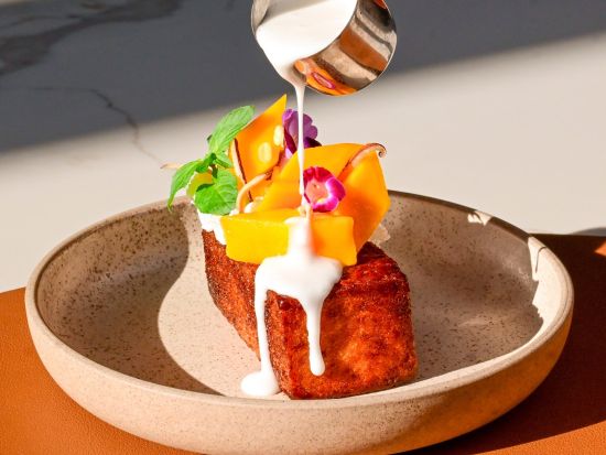 【早朝到着の方向け】5つ星ホテル内「EKKALUCK」朝食ビュッフェ＆スパークリングワイン飲み放題　スワンナプーム空港orドンムアン空港からの送迎付き