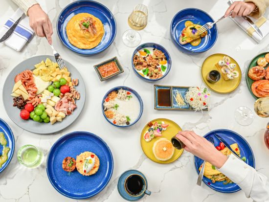 【早朝到着の方向け】5つ星ホテル内「EKKALUCK」朝食ビュッフェ＆スパークリングワイン飲み放題　スワンナプーム空港orドンムアン空港からの送迎付き