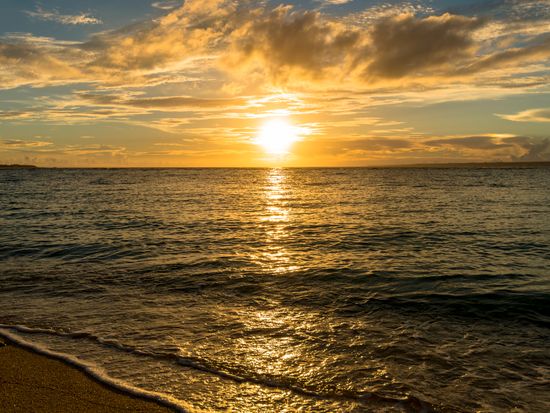 Generic_Sunset_pixta_32250290_M