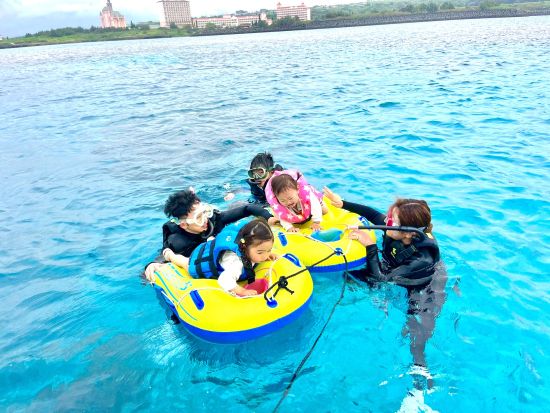 プレミアム【完全貸切】0才～85歳 ボートシュノーケリング初心者様釣り＜午前・午後／宮古島＞