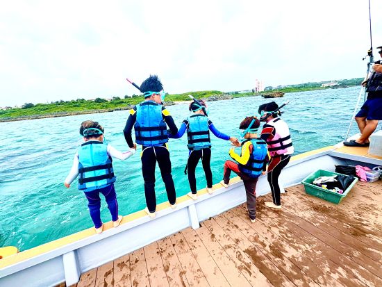 プレミアム【完全貸切】0才～85歳 ボートシュノーケリング初心者様釣り＜午前・午後／宮古島＞