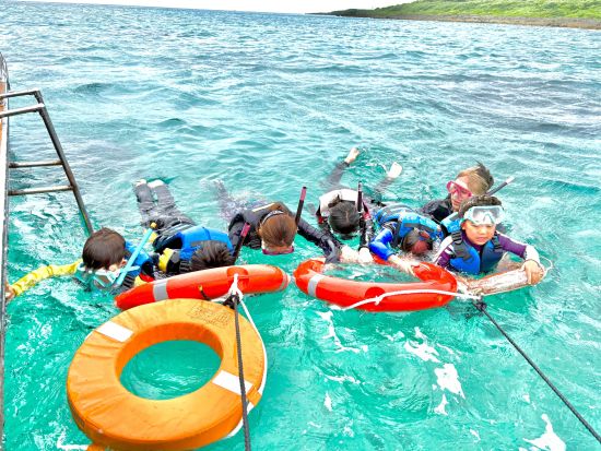 プレミアム【完全貸切】0才～85歳 ボートシュノーケリング初心者様釣り＜午前・午後／宮古島＞