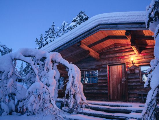 【3泊4日】ガラスイグルー宿泊付き 冬のラップランド満喫プラン サウナ完備＋オーロラ鑑賞＋アクティビティ体験付き＜ログシャレー泊／空港送迎／食事付き／英語＞