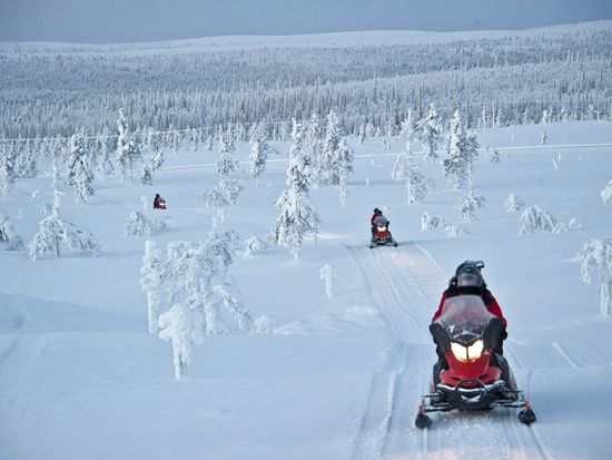 Snowmobiling Kakslauttanen 3
