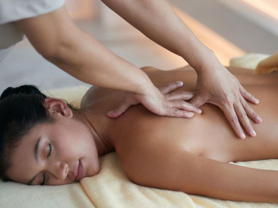 【早朝到着の方向け】5つ星「インターコンチネンタル」で過ごすラグジュアリープラン 朝食ビュッフェ＆マッサージ　スワンナプーム空港orドンムアン空港からの送迎付き