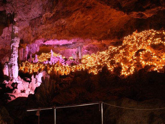 石垣島鍾乳洞入場券 20万年の自然が創り出す絶景スポット 幻想イルミネーションと水琴窟を楽しむ神秘体験＜購入後90日間引換OK／石垣市＞