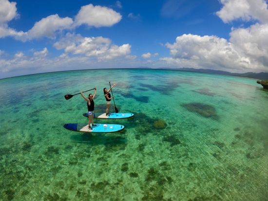 SUPヨガ＆SUPクルーズ 大自然を満喫できる贅沢体験プラン＜15歳～／2.5時間／石垣島市街地から無料送迎あり／写真プレゼント付き＞