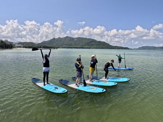 SUPヨガ＆SUPクルーズ 大自然を満喫できる贅沢体験プラン＜15歳～／2.5時間／石垣島市街地から無料送迎あり／写真プレゼント付き＞