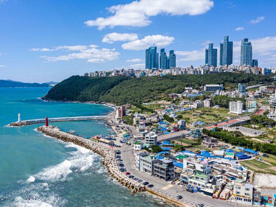 釜山レトロ街歩き＆サンセットスカイカプセル乗車ツアー　甘川文化村＋3大市場＋松島ビーチ＋青沙浦＋スカイカプセル＜1名参加OK／選べる出発地／英語ガイド＞