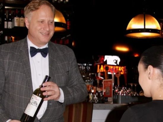 ニューヨーク ヴィンテージカーツアー＋ワイン試飲 or カクテルクラス　学んで味わう大人の贅沢体験＜2時間／英語ガイド＞