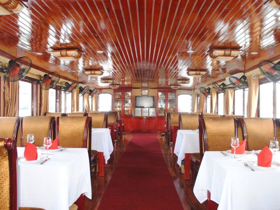 【貸切】世界遺産ハロン湾日帰りクルーズ　ソンスット鍾乳洞＆ルォン洞窟クルーズ　専用船でたっぷり絶景を堪能！＜6時間／日本語／昼食付き＞