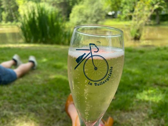 【6月13日限定】世界遺産コート・デ・ブランを巡る シャンパン＆サイクリングイベント「ビュルシクレット」＜日本語スタッフ／昼食付き／エペルネ発着＞