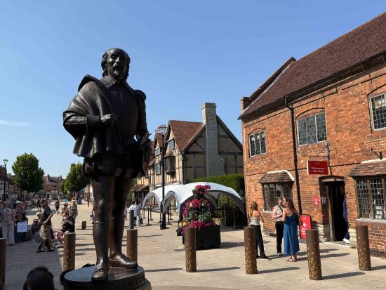 [ロンドン発着/専用車]選べる観光スポット！世界遺産ブレナム宮殿／シェイクスピアの街／アウトレット／アフタヌーンティー＜日本語／11時間＞byとらベアトラベル