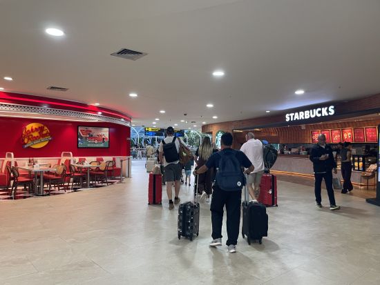 【空港送迎】デンパサール国際空港 ⇔ バリ島内　早朝・深夜フライト対応｜街中両替所やコンビニ立ち寄りOK ＜貸切／日本語ドライバー／アレンジ可＞