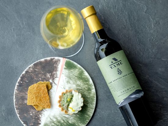 「YAME」寝姿　グラス　料理1