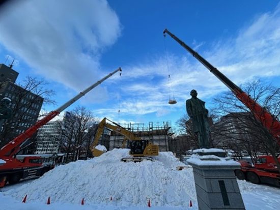 【1/24～26催行決定】札幌発日帰りツアー 2026さっぽろ雪まつり設営見学プラン 開催直前の雪像に潜入！＜約40分／大通公園集合＞ by クラブツーリズム