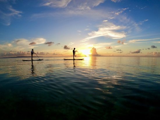 石垣島サンセットSUPツアー 1日を締めくくる感動の夕陽体験＜少人数制／10歳～／90分／石垣島市街地から無料送迎あり／写真プレゼント付き＞