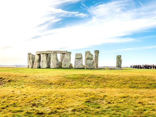 UK_Stonehenge_pixta_29271215_L