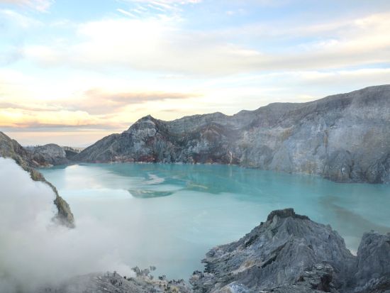 ブロモ山1泊2日絶景サンライズツアー　イジェン火口の青い炎も楽しめる2泊3日プランあり！＜英語ガイド／スラバヤ発着＞