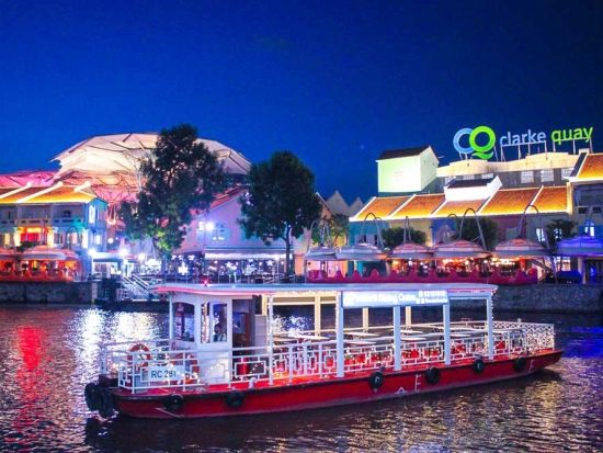 シンガポールナイトツアー　スペクトラ鑑賞クルーズ＋絶景ルーフトップバーを満喫！チリクラブの夕食や軽食付きプランあり＜日本語ガイド＞