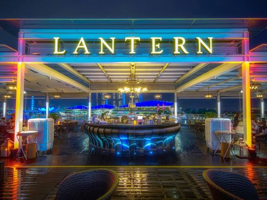 シンガポールナイトツアー　スペクトラ鑑賞クルーズ＋絶景ルーフトップバーを満喫！チリクラブの夕食や軽食付きプランあり＜日本語ガイド＞