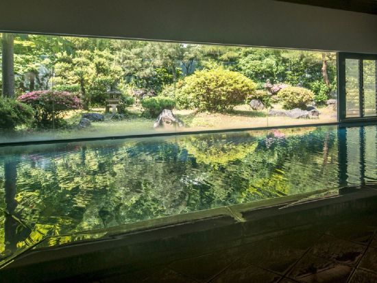 仙台発1泊2日バスツアー 山形の桜とリニューアル加茂水族館 あつみ温泉滞在の癒し旅＜高見屋別邸 久遠宿泊／仙台駅発着＞ by クラブツーリズム