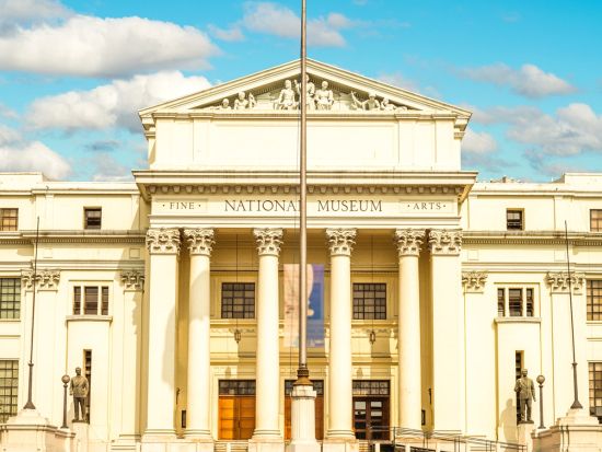 マニラ歴史探訪1日観光ツアー 日本語ガイドがご案内！時計台博物館＋国立美術館＋バハイ・チノイ（華人博物館）を見学　ローカルランチ付＜混載／約8時間／マカティ発＞