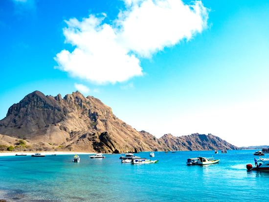 Padar Island_pixta_120397117_M