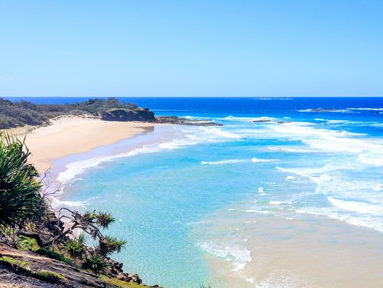Brisbane_Cylinder Beach_pixta_106462651_M