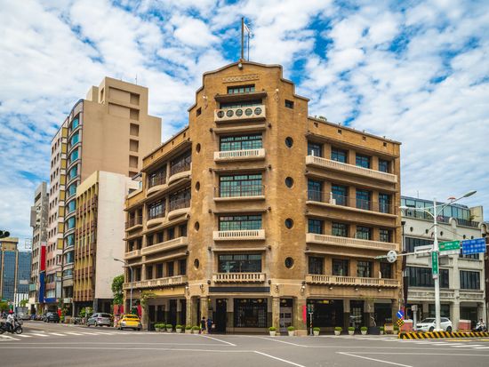 台湾_台南_林百貨店_AdobeStock_326942748