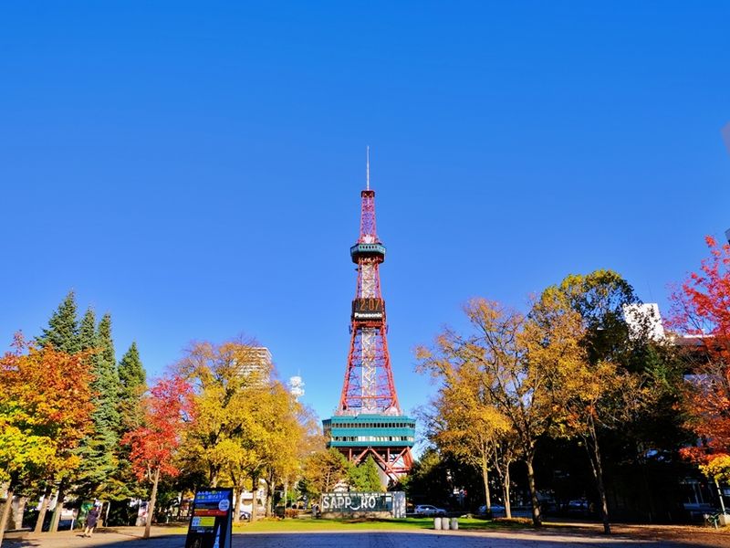 Japan_Autumn_Sapporo_pixta_107111109_M
