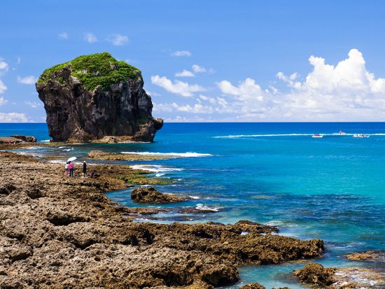 Kenting (墾丁)_Chuanfan Rock_AdobeStock_573465907