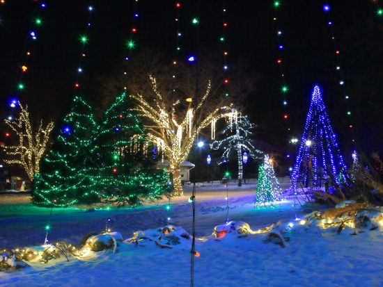 niagara-falls-light-festival-landscape-915750513920 (1)