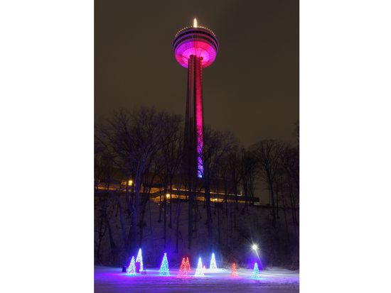 skylon-illuminated-06749808535