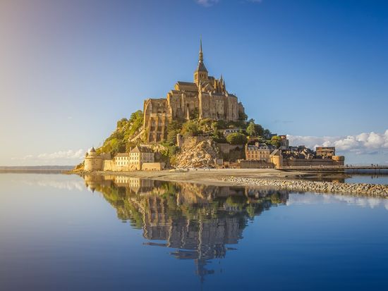 France_MontSaint-Michel_shutterstock_527012107