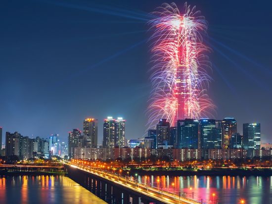 Korea_Seoul_lottetower_newyear_shutterstock_2408340983