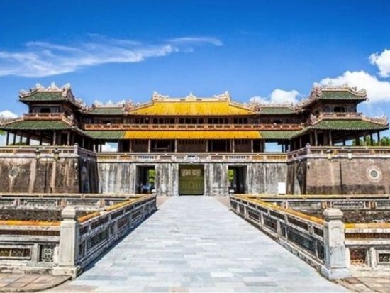 世界遺産フエ＋バーナーヒルズ観光ツアー　王宮巡り＋線香作り＋ゴールデンブリッジ＜日本語ガイド／昼食＆夕食込／空港お送り可／混載or貸切／ダナン発＞