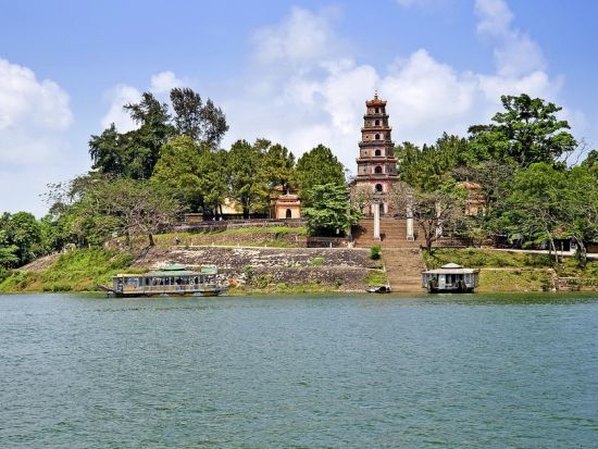 世界遺産フエ＋バーナーヒルズ観光ツアー　王宮巡り＋線香作り＋ゴールデンブリッジ＜日本語ガイド／昼食＆夕食込／空港お送り可／混載or貸切／ダナン発＞