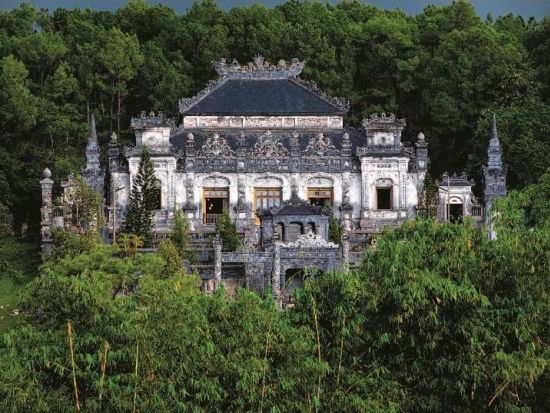 世界遺産フエ＋バーナーヒルズ観光ツアー　王宮巡り＋線香作り＋ゴールデンブリッジ＜日本語ガイド／昼食＆夕食込／空港お送り可／混載or貸切／ダナン発＞