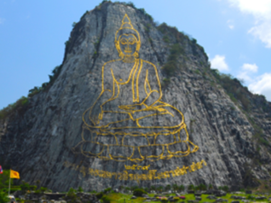 パタヤ市内半日観光ツアー　サンクチュアリー・オブ・トゥルース＆ワット・カオシーチャン＆ワット・プラヤイ巡り ＜日本語ガイド＞