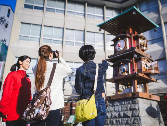 ①カラクリ時計