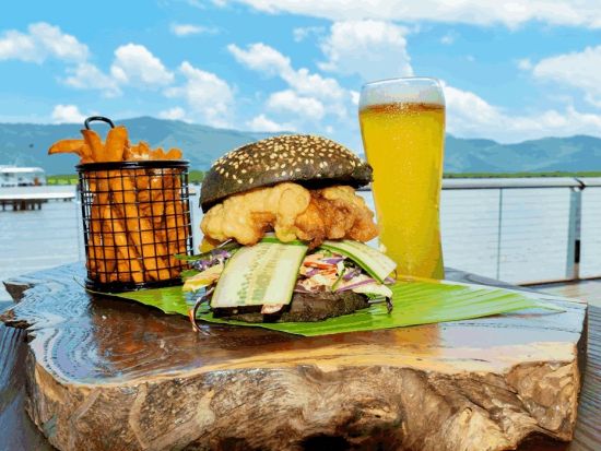 絶叫ジェットボート スリル抜群バッドフィッシー　オーカーレストラン（Ochre Restaurant）でのランチが付いたプランもご用意あり！＜ケアンズ＞