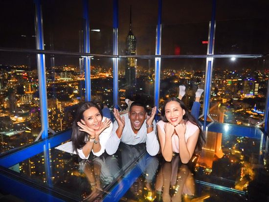 SkyBoxFriends1 ONE08127