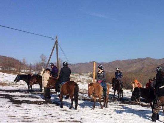winter-horse-riding-mongolia
