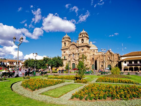 Latin America_Peru_Cusco_Plaza de Armas_pixta_1971294_M