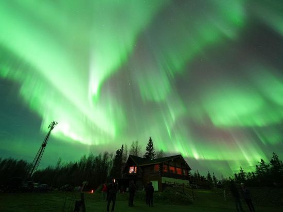フェアバンクス オーロラ鑑賞ツアー　暖かいロッジでゆったり出現待ち！頭上に広がる光のカーテンに感動＜8～4月／日本語ガイド／フェアバンクス発＞