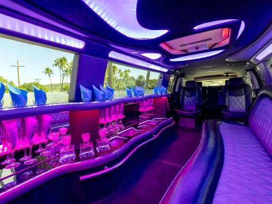 【貸切】ホノルル空港送迎｜ワイキキ＆カハラへ快適移動！ストレッチリムジン利用・チップ＆税金込みで安心のプライベート送迎＜最大12名様＞